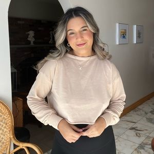 Beige Cropped Long Sleeve 🌸 2 FOR 10 🌸